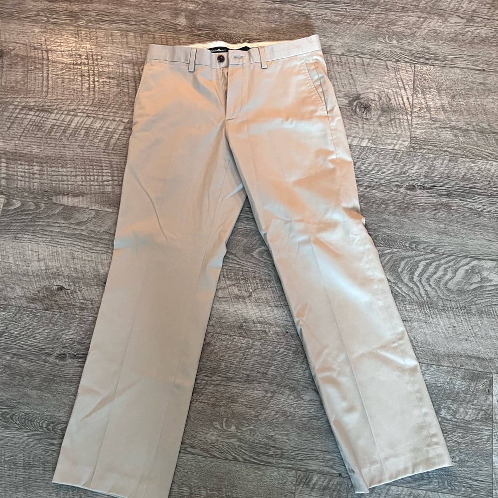 Eddie Bauer Wrinkle Resistant Classic Fit size 32